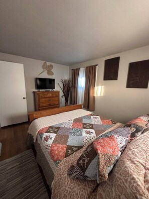 2 chambres, fer et planche à repasser, Wi-Fi, literie fournie