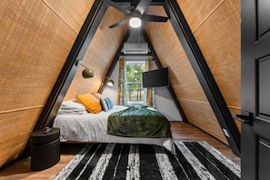 3 bedrooms, iron/ironing board, travel crib, free WiFi