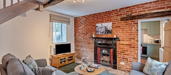 Fair Maids Cottage - Two Bedroom House, Sleeps 4