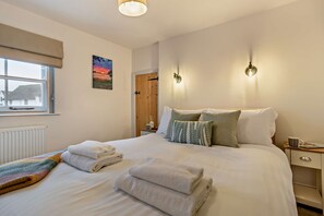 2 dormitorios, tabla de planchar con plancha, wifi gratis y ropa de cama