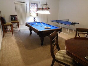 Maison, plusieurs lits, accès piscine, vue piscine (Palm Lake Villa) | Salle de jeux