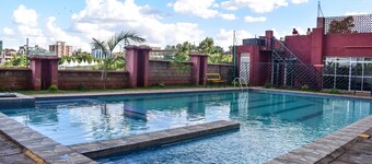 3 bed apt on Kiambu Road near 24 hr Supermrkts, 10 mins from UN & Village Market