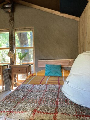 1 bedroom, bed sheets