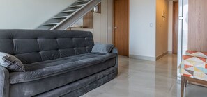 Appartement | Coin séjour | Télévision à écran plat de 42 pouces avec chaînes numériques