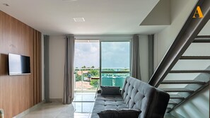 Apartamento | Área de estar | TV de tela plana 42 polegadas com canais digitais