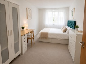 3 chambres, fer et planche à repasser, Wi-Fi gratuit, draps fournis