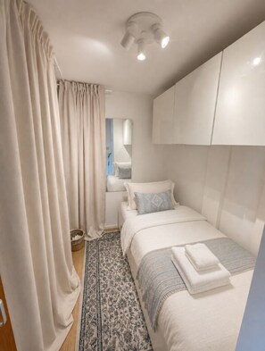 3 chambres, fer et planche à repasser, Wi-Fi gratuit, draps fournis