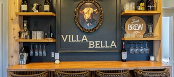 NEW! Villa Bella Elegant Hermann Farmhouse with Wine Bar, Fire Pit &Trolley Ride