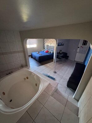 Luxury Room | Bathroom | Shower, hair dryer, towels, soap - HOTEL MOTEL LUNA PARK (Tijuana)