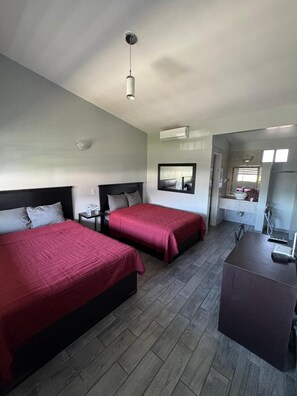 Deluxe Double Room | Minibar, desk, blackout drapes, iron/ironing board - HOTEL MOTEL LUNA PARK (Tijuana)