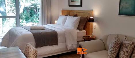 Basic Studio | Free WiFi