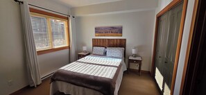 2 slaapkamers, een strijkplank/strijkijzer, wifi, beddengoed