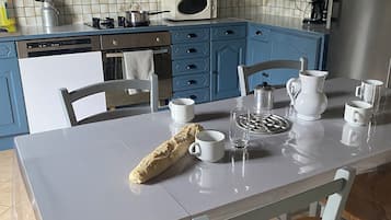 Microonde, forno, piano cottura, lavastoviglie