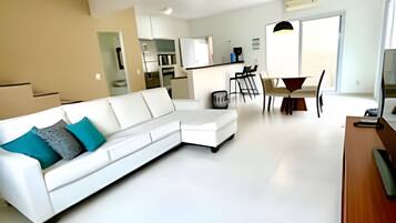 Villa | Área de sala de estar | Televisión de pantalla plana