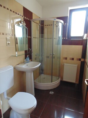 Ensemble douche/baignoire, articles de toilette gratuits