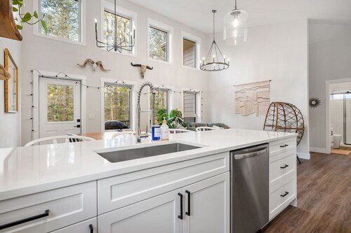 Juniper | Beach Access | Sports Court | Deck | BBQ