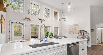 Juniper | Beach Access | Sports Court | Deck | BBQ