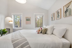 3 chambres, bureau, Wi-Fi gratuit, draps fournis