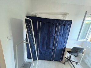 2 quartos, ferros/tábuas de passar roupa, Wi-Fi, roupa de cama