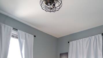 3 bedrooms, iron/ironing board, WiFi, bed sheets