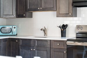 Fridge, microwave, oven, stovetop - Fabulous 3bdrm Home w/parking! (Highland Falls)