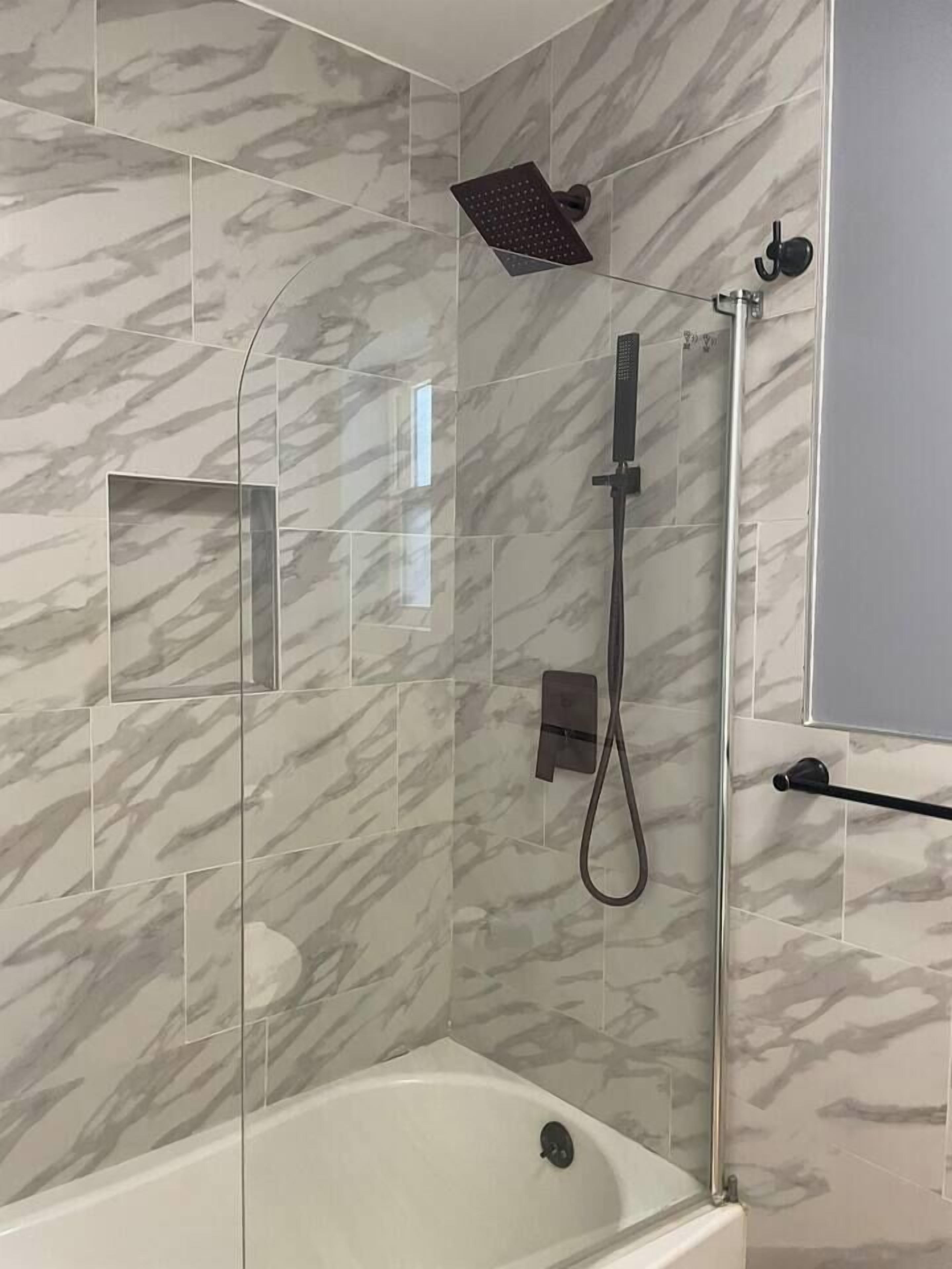 Sèche-cheveux, serviettes fournies