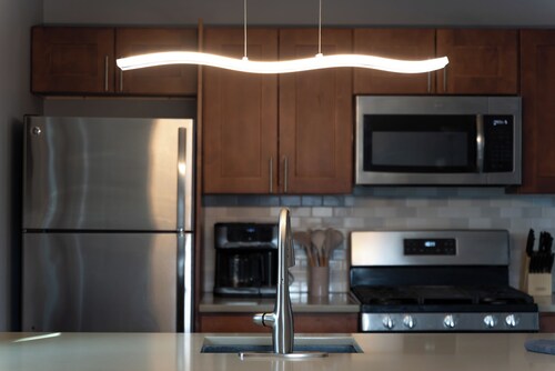 Beautiful First Flr, 2-Bedroom Apt w/ Free Parking