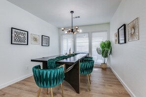 Dining - Green Goddess Retreat 3B 2B KING (Richardson)