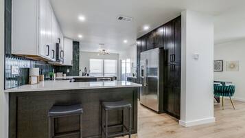 Fridge, microwave, stovetop, dishwasher