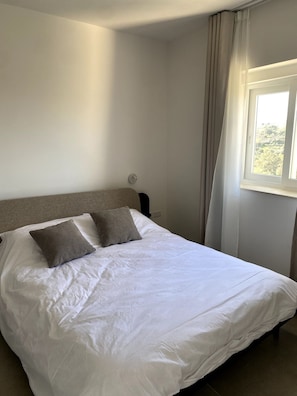 2 chambres, fer et planche à repasser, Wi-Fi gratuit, draps fournis