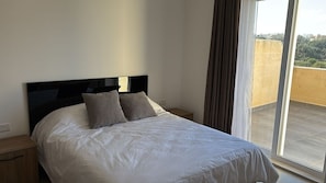 2 chambres, fer et planche à repasser, Wi-Fi gratuit, draps fournis