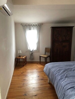 2 bedrooms, iron/ironing board, bed sheets