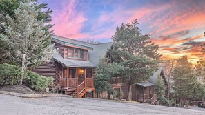 House (5 Bedrooms) | Interior - Bear Creek Way by Avantstay Hot Tub, Game Room, Air Hockey, Near Dollywood & Smoky Trails (Sevierville)