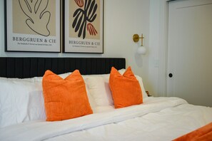 2 bedrooms, desk, iron/ironing board, WiFi