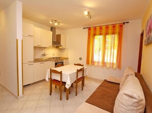 Apartment, 2 Schlafzimmer, Raucher, Terrasse | Esszimmer