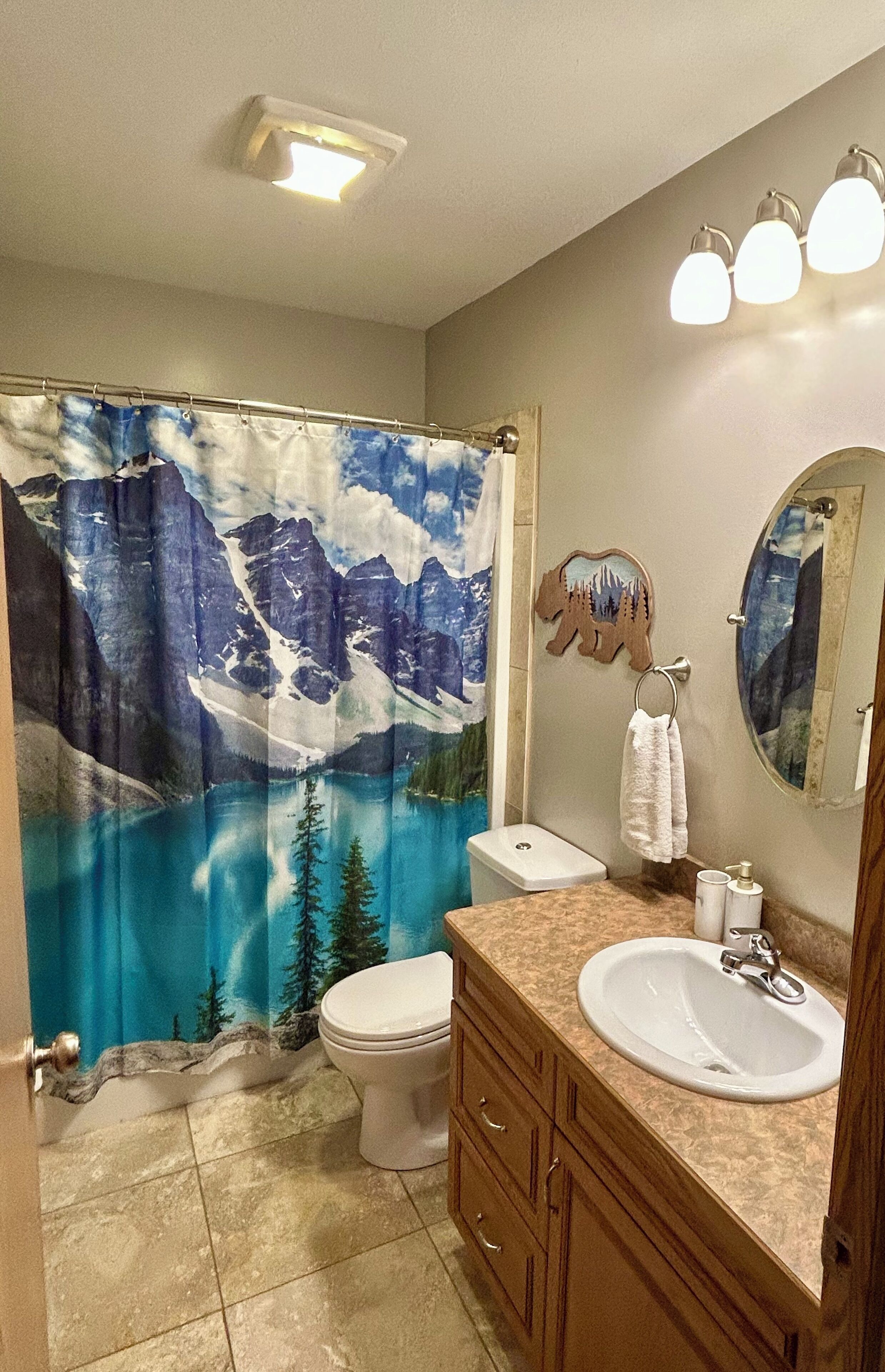 淋浴设施、吹风机、毛巾、肥皂