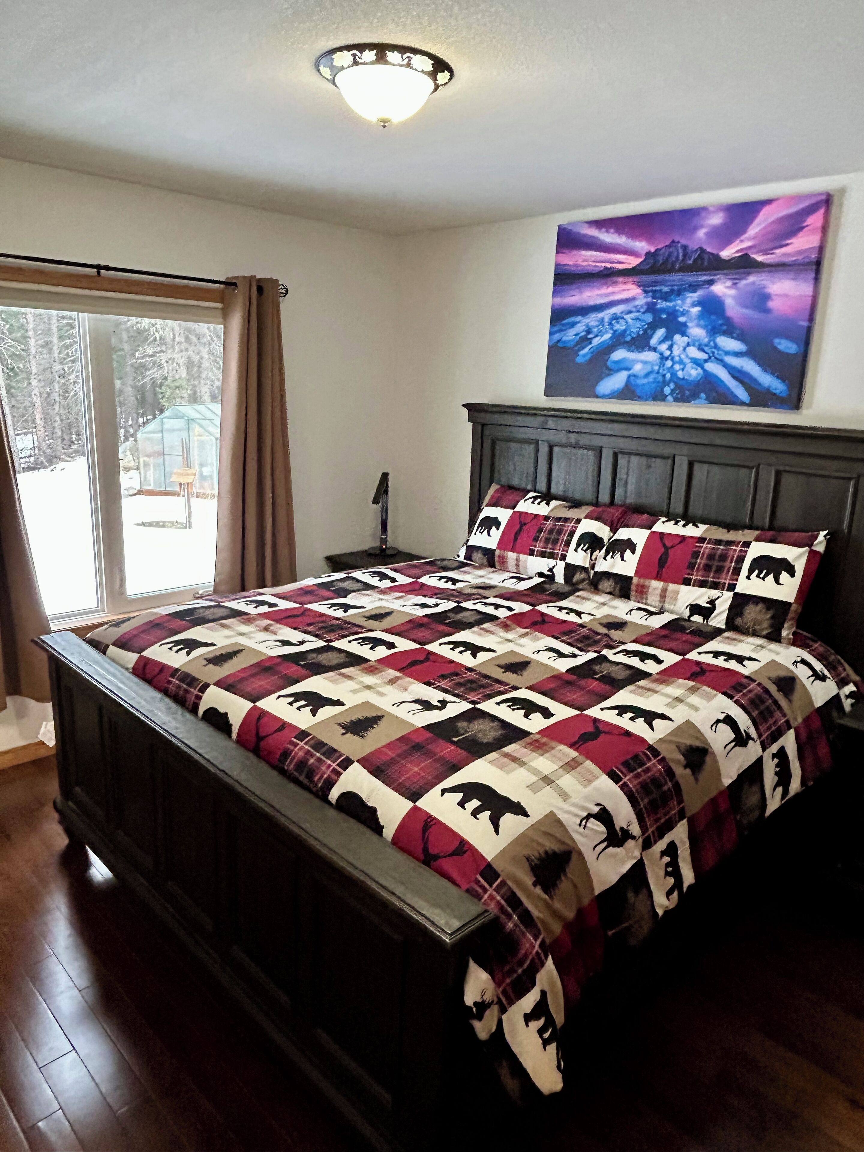 3 bedrooms, iron/ironing board, travel crib, free WiFi