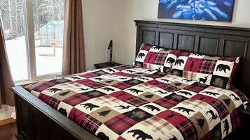 3 bedrooms, iron/ironing board, travel crib, free WiFi