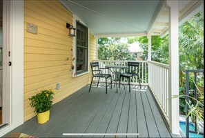 Outdoor dining - Relaxing Oasis in Downtown Saint Augustine (St. Augustine)