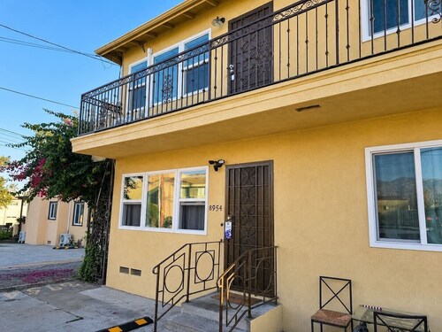 Central San Gabriel - Sleeps 4, Pet Friendly Unit
