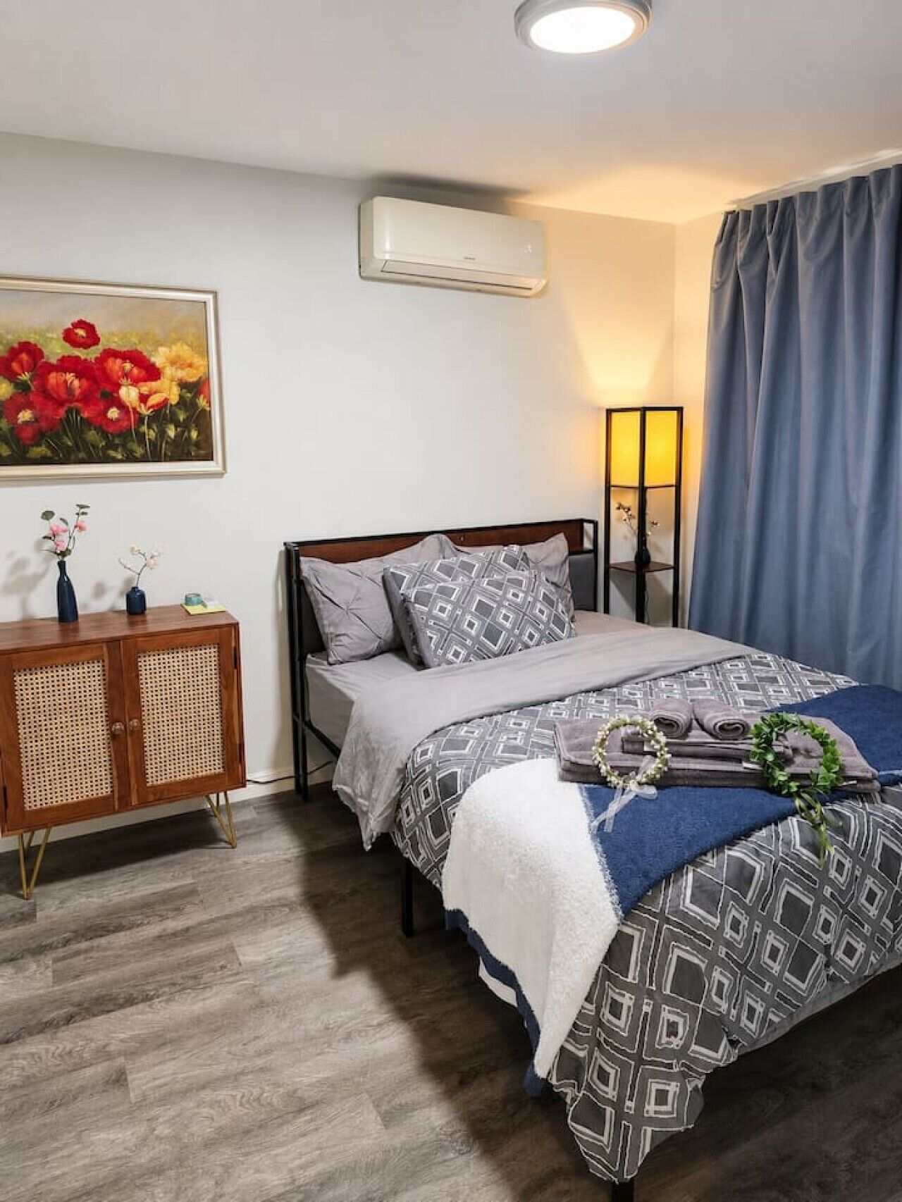Desk, free WiFi, bed sheets