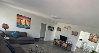 Los Angeles Private Entry Spacious 2BR for Extended Stays 2nd Floor