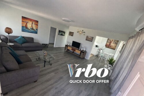 Los Angeles Private Entry Spacious 2BR for Extended Stays  2nd Floor