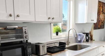 Central San Gabriel - Sleeps 4, Pet Friendly Unit