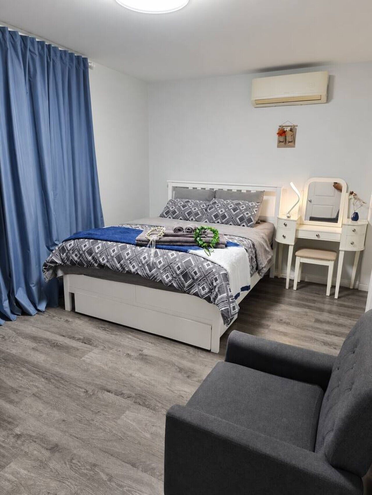 Bureau, Wi-Fi gratuit, draps fournis