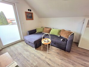 TV - White Cat by the Pond (Unknown)