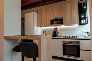 Refrigerador, microondas, horno, placa de cocina