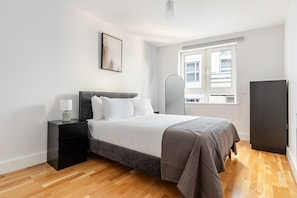 2 chambres, fer et planche à repasser, Wi-Fi, draps fournis