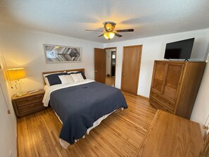 3 chambres, fer et planche à repasser, Wi-Fi, draps fournis