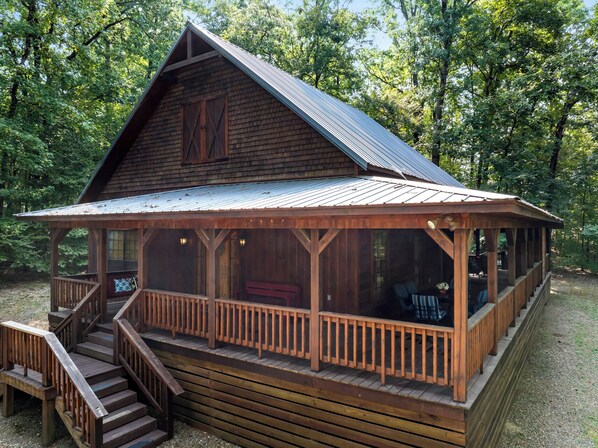 Exterior - 1 Br - 1 Ba - Sleeper Sofa - Sleeps 4 - Hot Tub (Broken Bow)